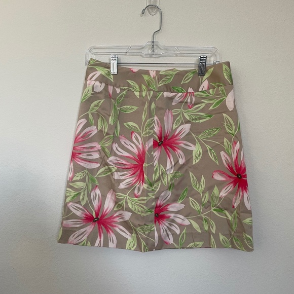 Talbots Dresses & Skirts - Talbots Petites Women's Stretch Floral Print Skirt Tan Green Pink Size 6